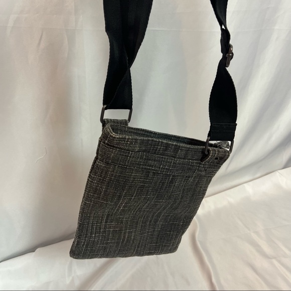 Dakine Gray Purse with Hot Pink Lining - Picture 4 of 7